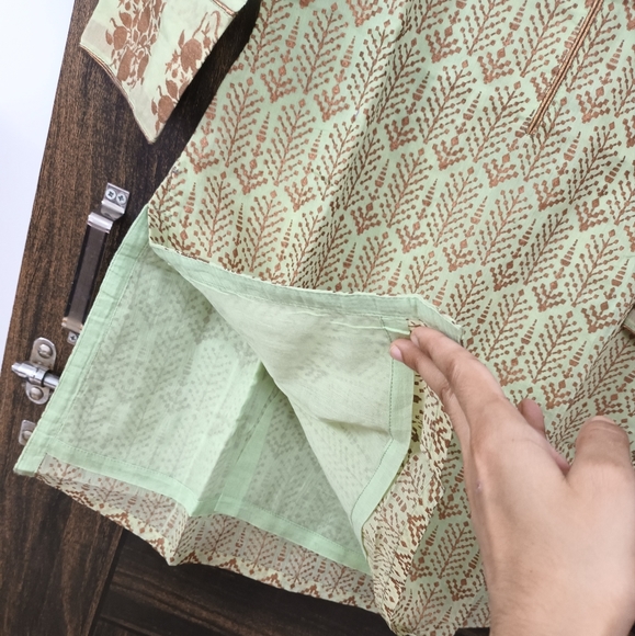 Biba coppr printed short kurti - Picture 2 of 8